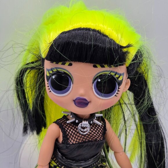 LOL Surprise OMG Remix Rock Bhad Gurl Fashion Doll With Drum Set - Picture 2 of 7